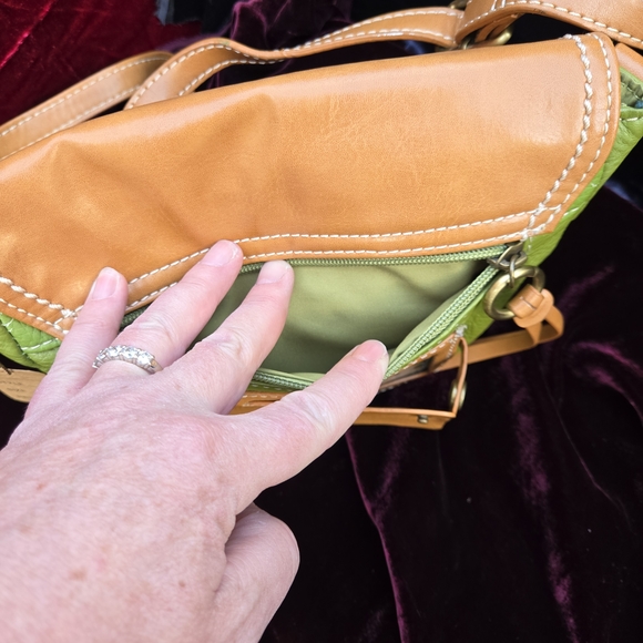 Giani Bernini Green & Tan Leather Crossbody Bag w/ Pockets & Adjustable Strap - Picture 6 of 13